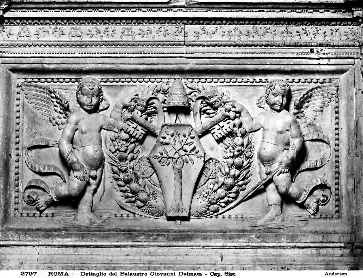 Fragment transenny Kaplicy Sykstyńskiej, ok.1484 (kamień) autorstwa Mino da Fiesole