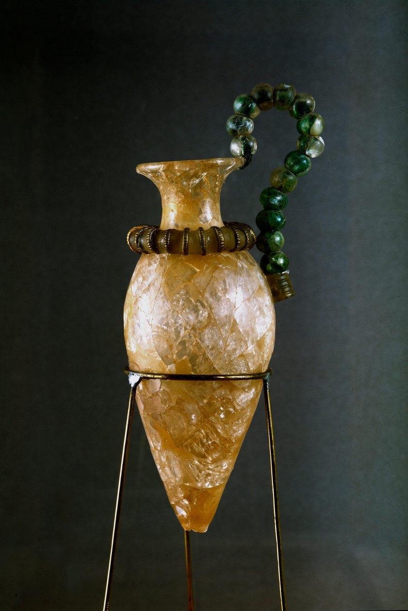 Sztuka minojska: ryton lub ryton lub rytton (waza na aparat) w krysztale górskim i miedzi ze skarbca sanktuarium Zakros na Krecie. 1700-1400 pne, muzeum archeologiczne - sztuka minojska: kryształ górski i miedziany ryt (rytualny zraszacz) ze skarbca autorstwa Minoan