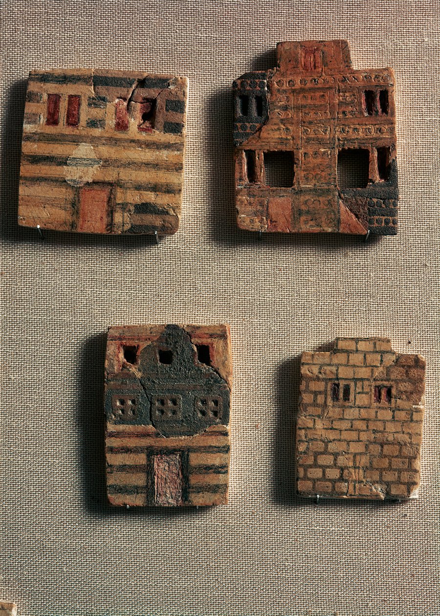 Sztuka minojska: małe płytki ceramiczne przedstawiające domy minojskie. 1700-1600 pne. Heraklion, Muzeum Archeologiczne Kreta - sztuka minojska: małe płytki ceramiczne przedstawiające domy minojskie. 1700-1600 pne. Muzeum Archeologiczne, Heraklion, Kreta,  autorstwa Minoan