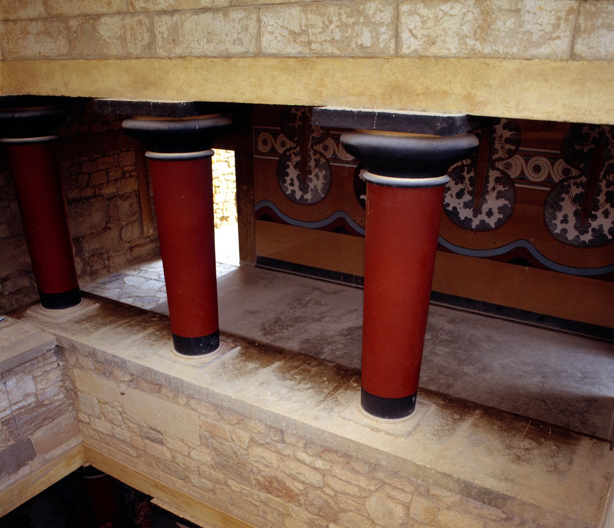 Sztuka grecka: duże schody Pałacu w Knossos, Grecja. autorstwa Minoan