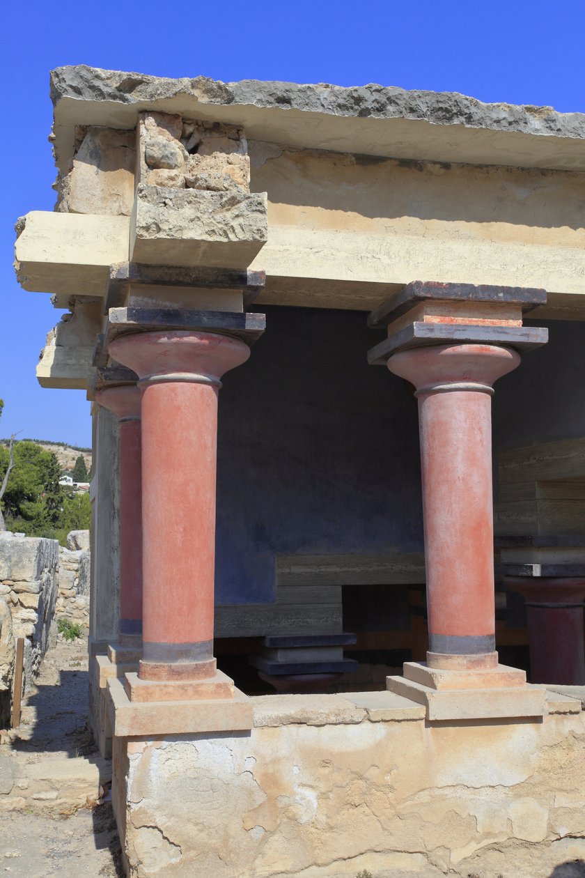 Stanowisko archeologiczne Minoen w Knossos. Północne baseny lustralne. Wejście północne do pałacu. Według A. Evansa budynek ten był używany do ceremonii oczyszczania i dlatego nazwano to miejsce „” misami lustralnymi””. Knossos, Kreta. autorstwa Minoan