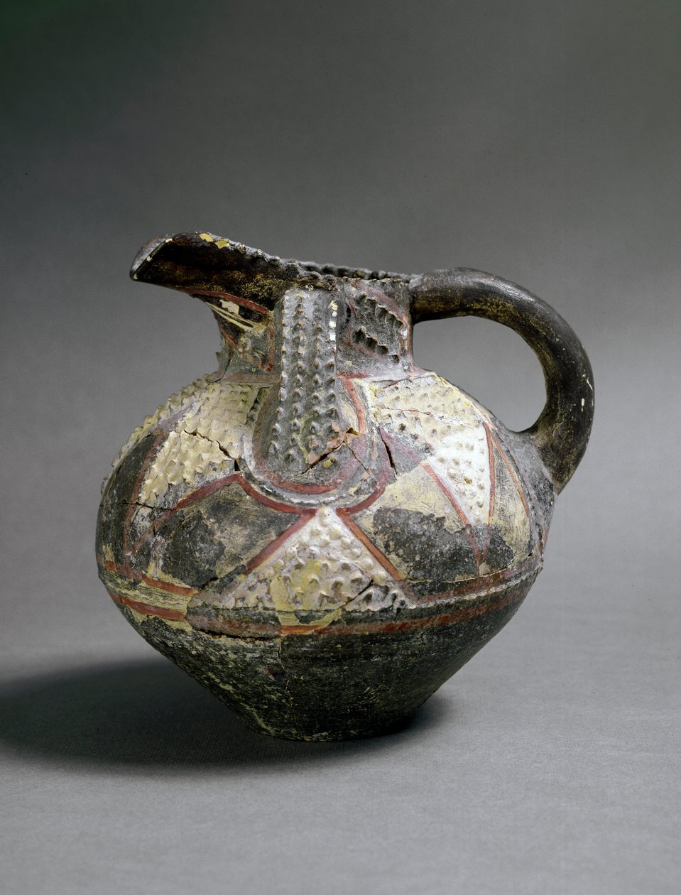 Sztuka minońska: ceramiczny wazon w stylu Barbotine. Z Agia Triada (Hagia Triada). Około 1500 pne. Ciemny. 15,5 cm Heraklion, muzeum archeologiczne autorstwa Minoan