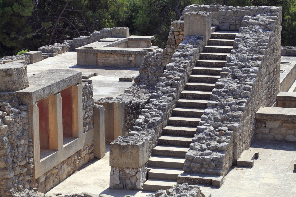 Wschodnia część pałacu króla Minosa w Knossos pomiędzy królową megaron a dziedzińcem centralnym. Kreta. 1600-1450 pne autorstwa Minoan