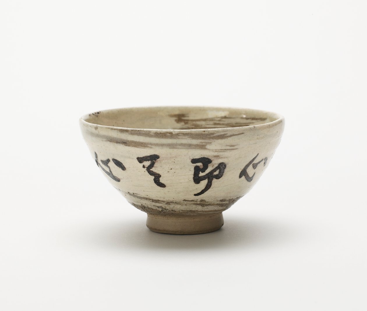 Jedna z sześciu filiżanek do sake lub senchy, Edo, Musashi, Japonia, epoka Meiji, koniec XIX wieku (brązowa glina) autorstwa Miura Ken