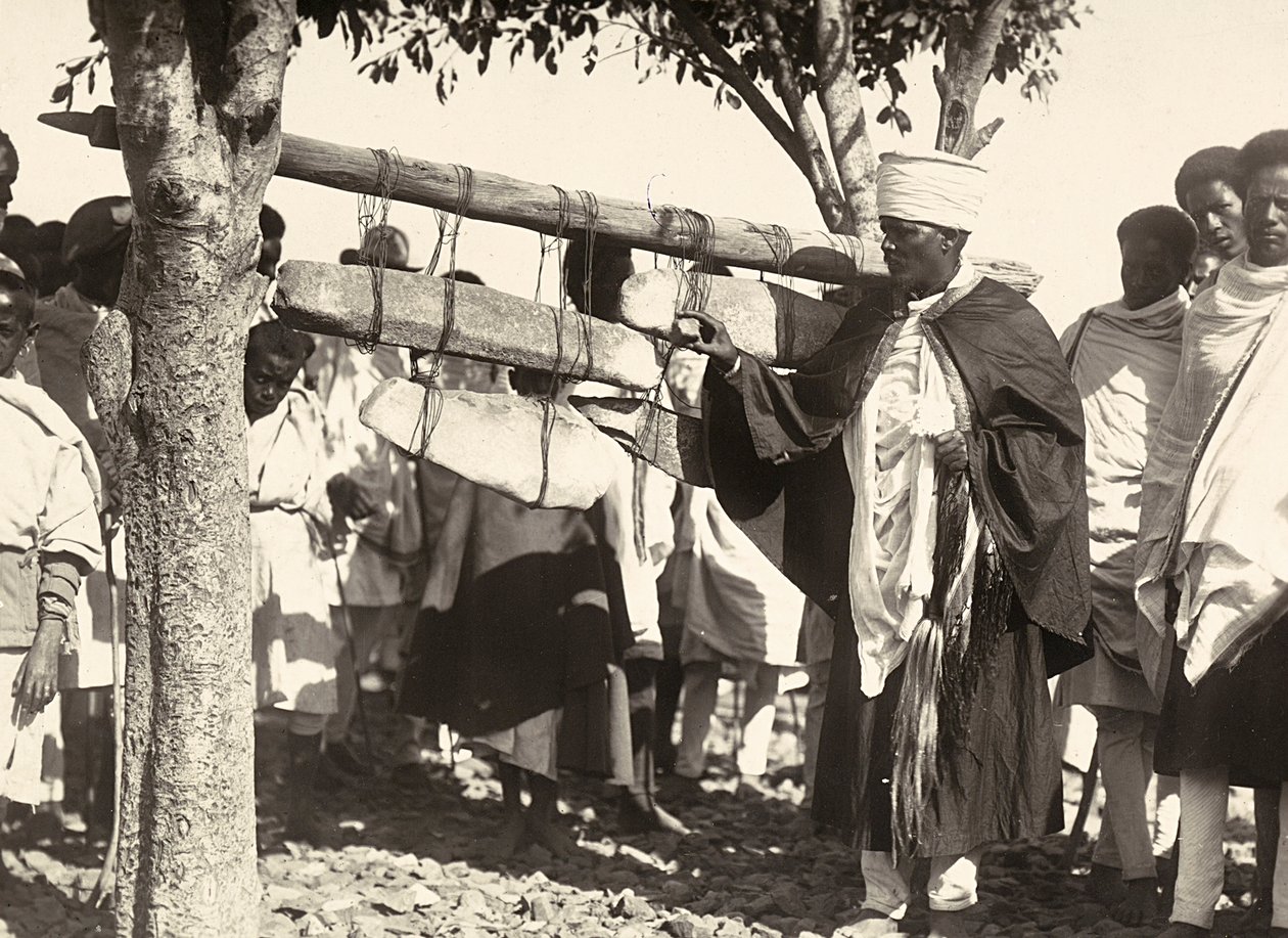 Budowanie imperium w epoce faszystowskiej: dzwony abisyńskie, 09.05.1936 (zdjęcie czarno-białe) autorstwa Modestino Baldinetti