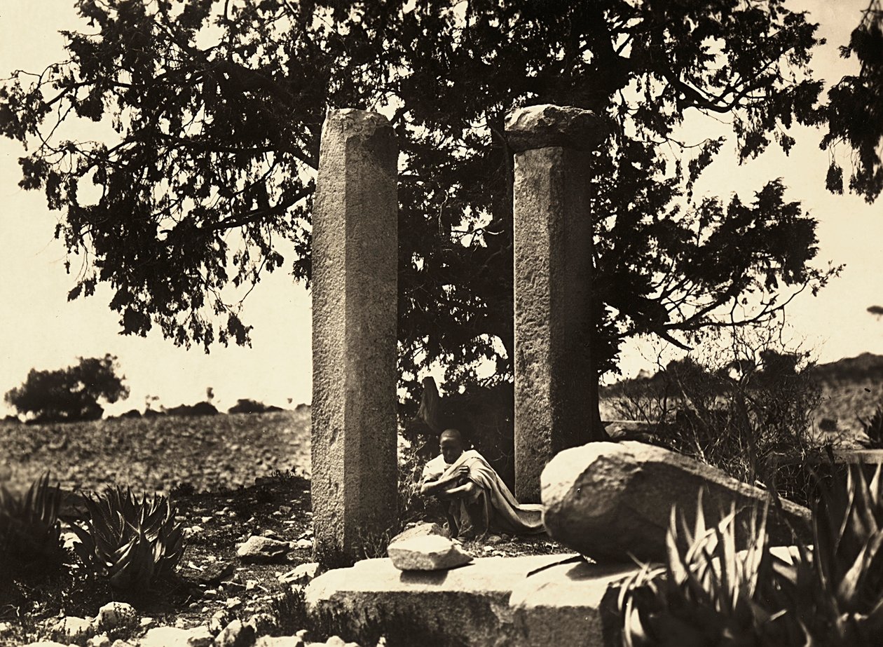 „Budowanie imperium” w epoce faszystowskiej: Aksum pozostaje w Cohaito, 09.05.1936 (zdjęcie czarno-białe) autorstwa Modestino Baldinetti