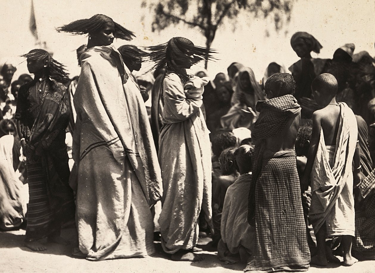 „Budowanie imperium” w epoce faszystowskiej: muzułmańskie dziewczęta, 09.05.1936 (zdjęcie czarno-białe) autorstwa Modestino Baldinetti