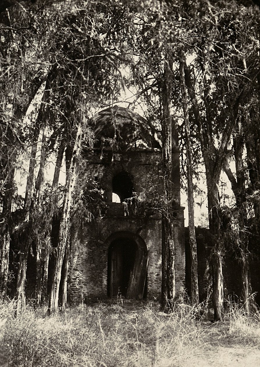 Budowanie imperium w epoce faszystowskiej: wejście do domu przyjemności króla Fasil, 09.05.1936 (zdjęcie czarno-białe) autorstwa Modestino Baldinetti