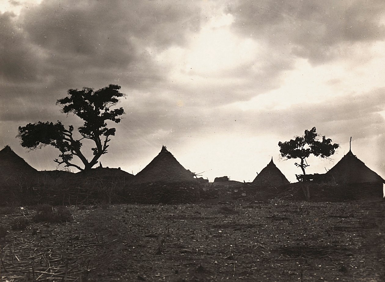 Budowanie imperium w epoce faszystowskiej: zachód słońca w Mai Zaghenà, 09.05.1936 (zdjęcie czarno-białe) autorstwa Modestino Baldinetti