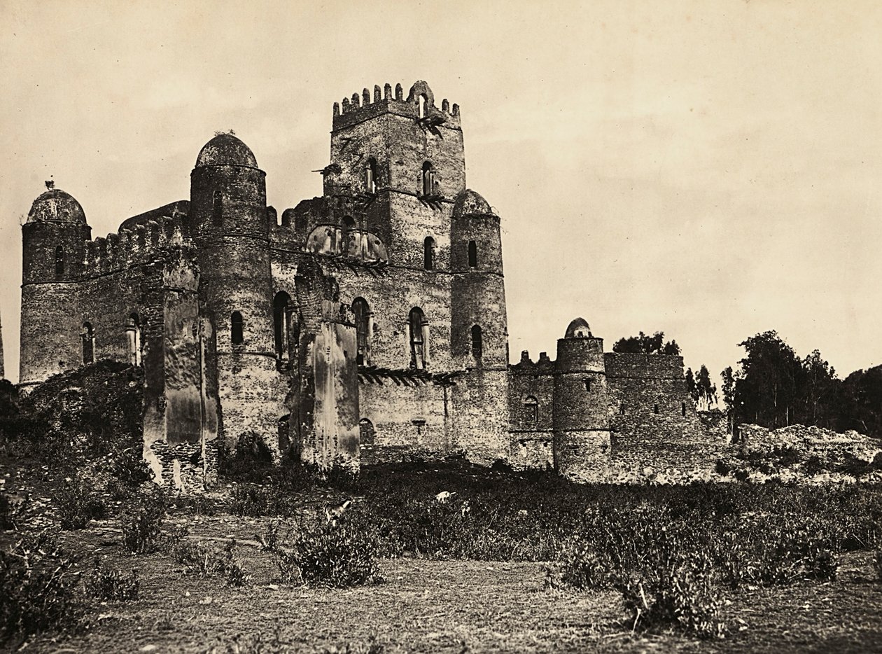 „Budowanie imperium” w epoce faszystowskiej: Zamek króla Fasiladasa w Gondar, Etiopia, 09.05.1936 (zdjęcie czarno-białe) autorstwa Modestino Baldinetti