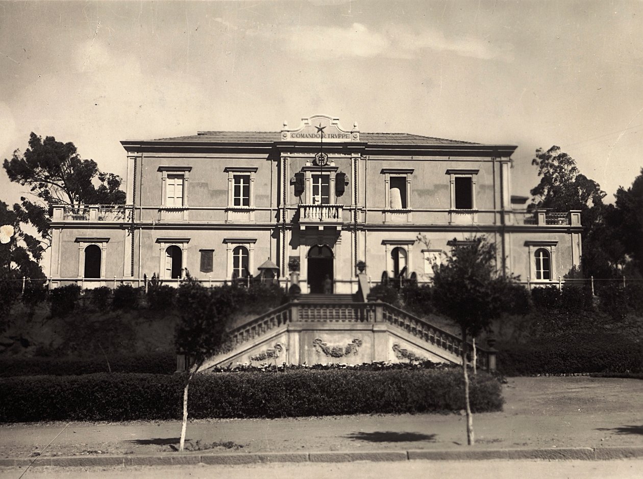 Budowanie imperium w epoce faszystowskiej: centrum dowodzenia w Asmarze, 09.05.1936 (zdjęcie czarno-białe) autorstwa Modestino Baldinetti