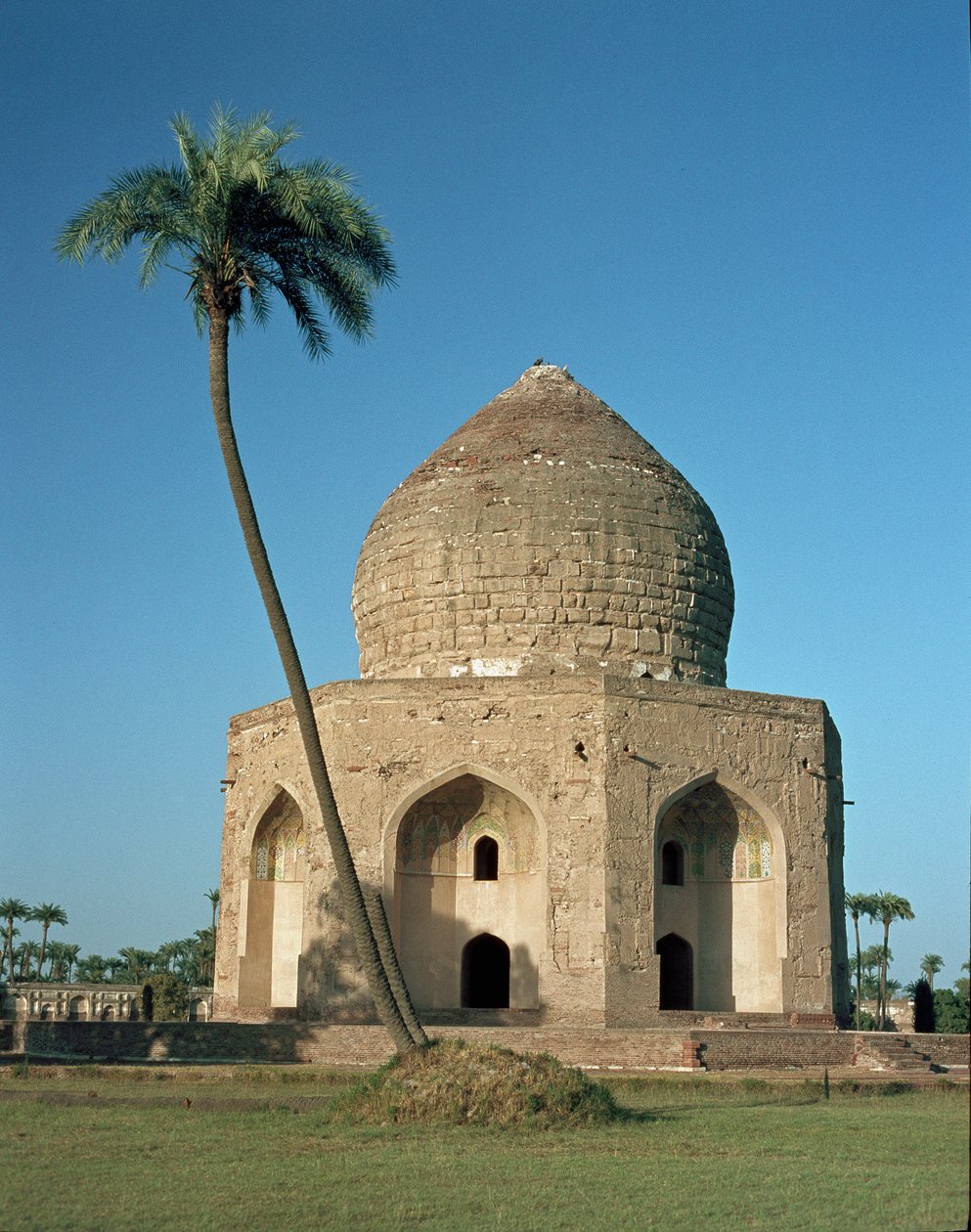 Widok na mauzoleum Asifa Khana znajdujące się w Shahdara Bagh autorstwa Mughal School