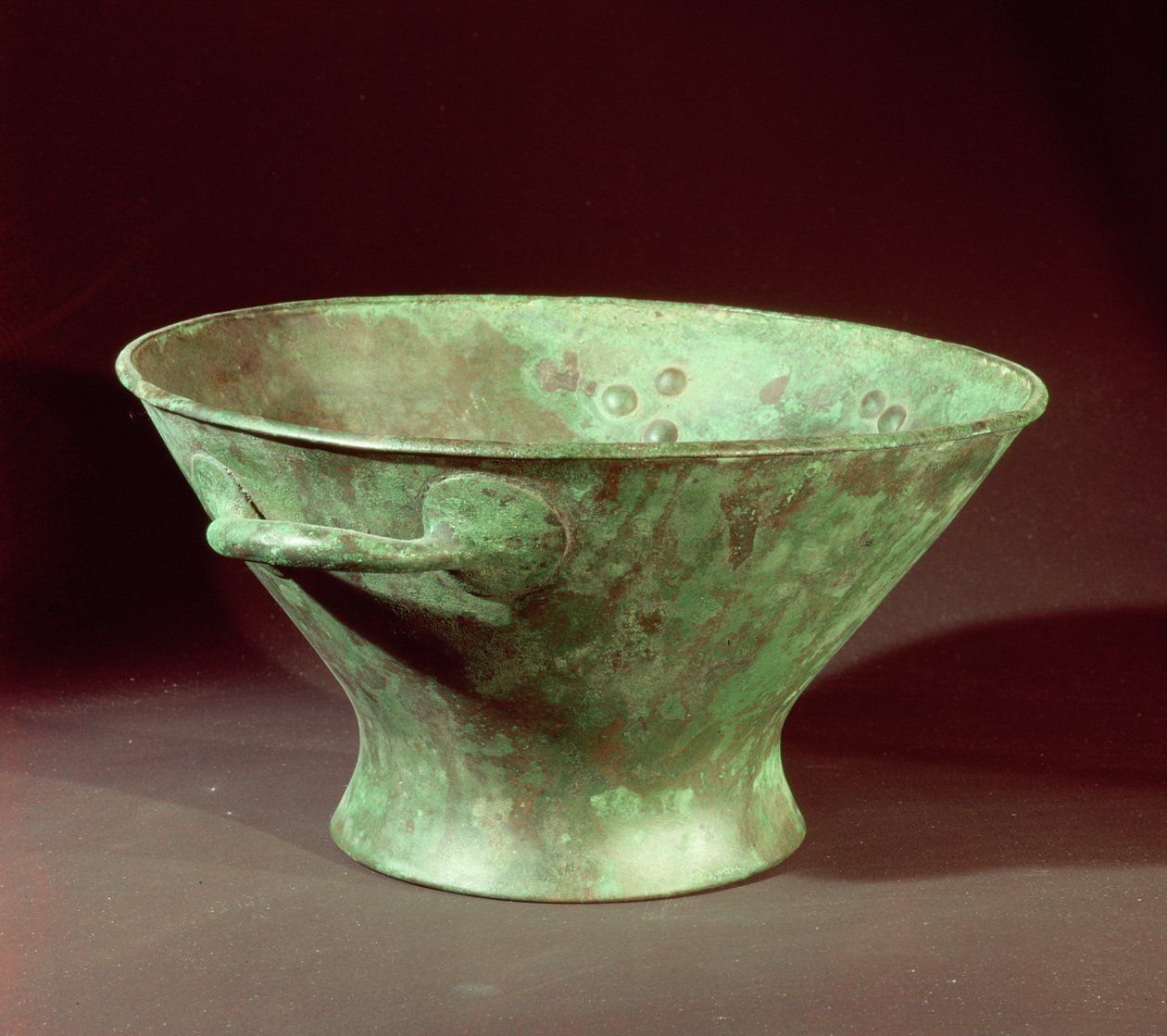 Miska z jednego z grobowców komorowych, Mykeny, ok. 1300 pne (brąz) autorstwa Mycenaean