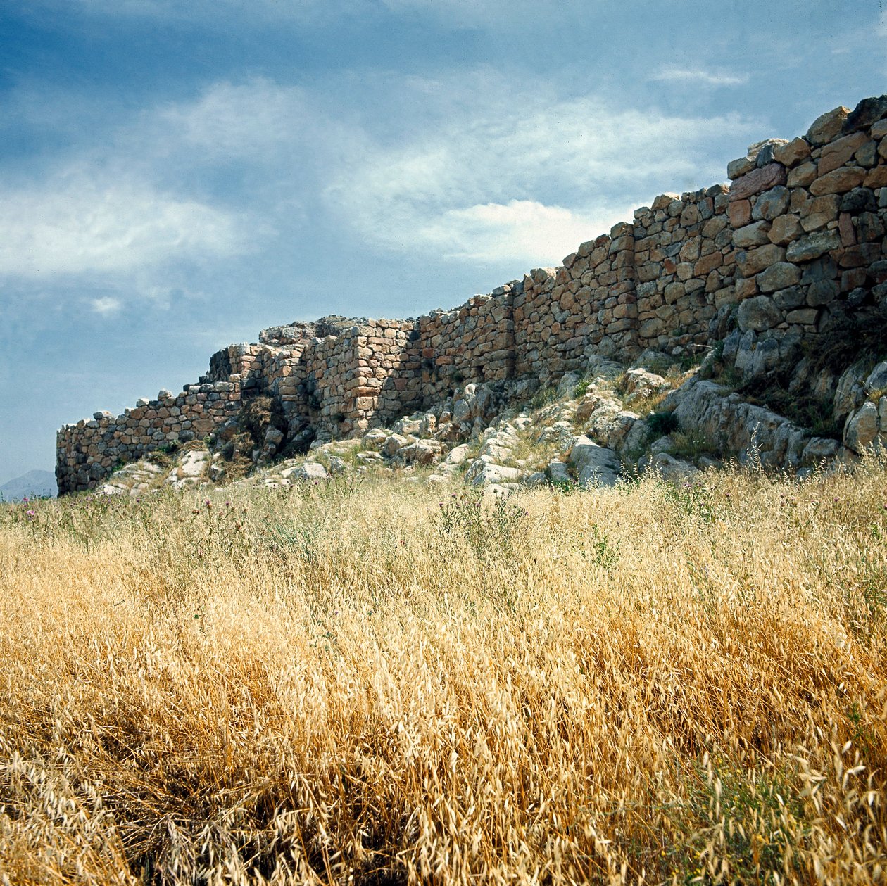 Sztuka mykeńska: widok ruin muru Tiryns Miasto zbudowane około 1200 rpne. Grecja autorstwa Mycenaean