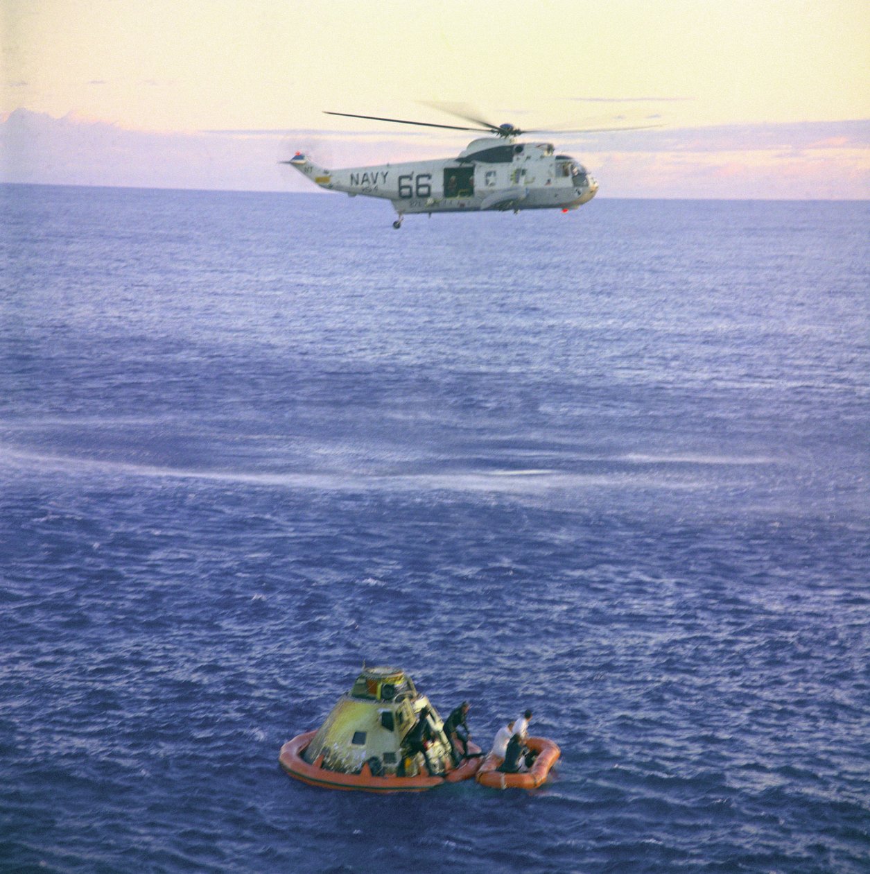 Apollo 10 - NASA, 1969. autorstwa NASA Images