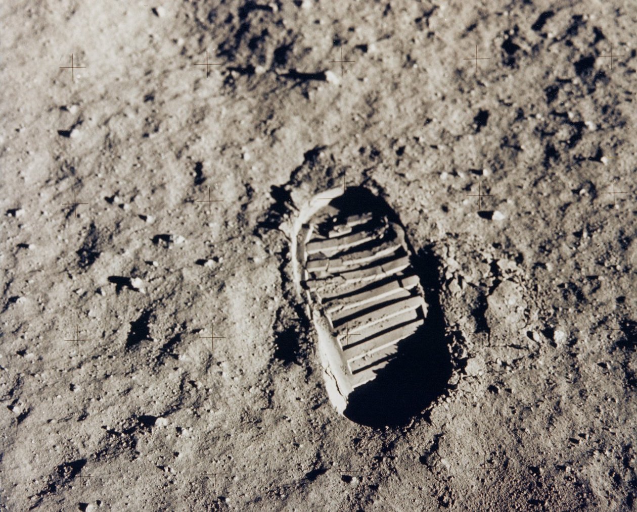 Odcisk buta Apollo 11 na Księżycu, lipiec 1969. autorstwa NASA Images