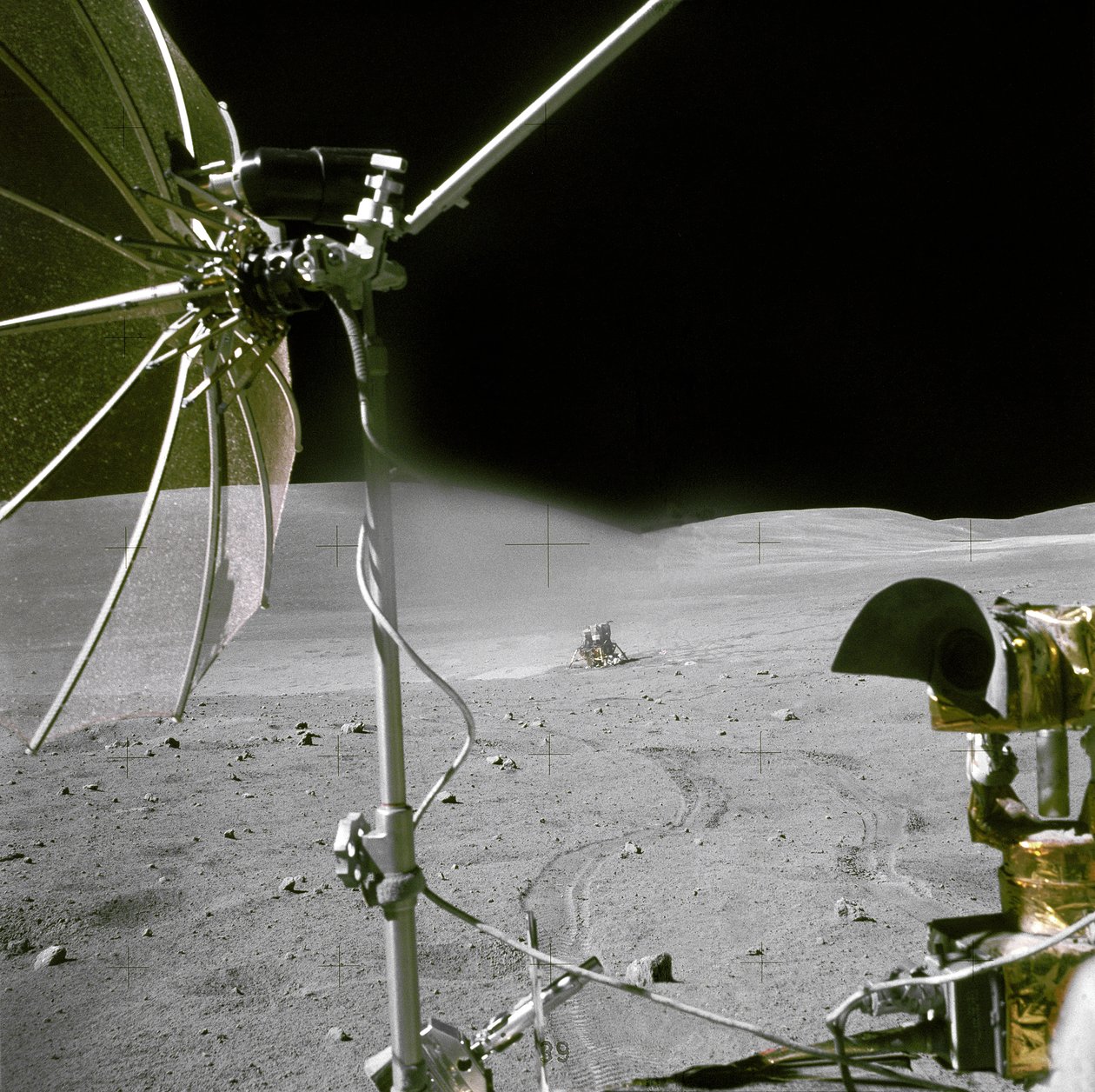 Apollo 16 - NASA, 1972. autorstwa NASA Images