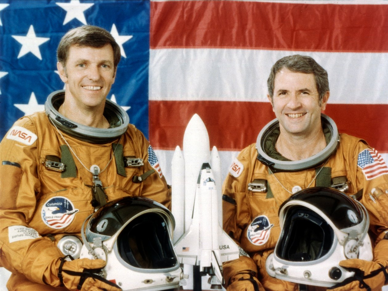 Astronauci Joe Engle i Richard Truly, drugi lot promu kosmicznego, listopad 1981. autorstwa NASA Images