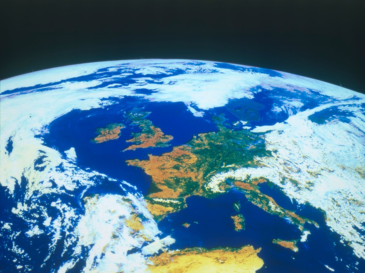 Ziemia z kosmosu - Europa widziana z satelity, lata 80. XX wieku. autorstwa NASA Images