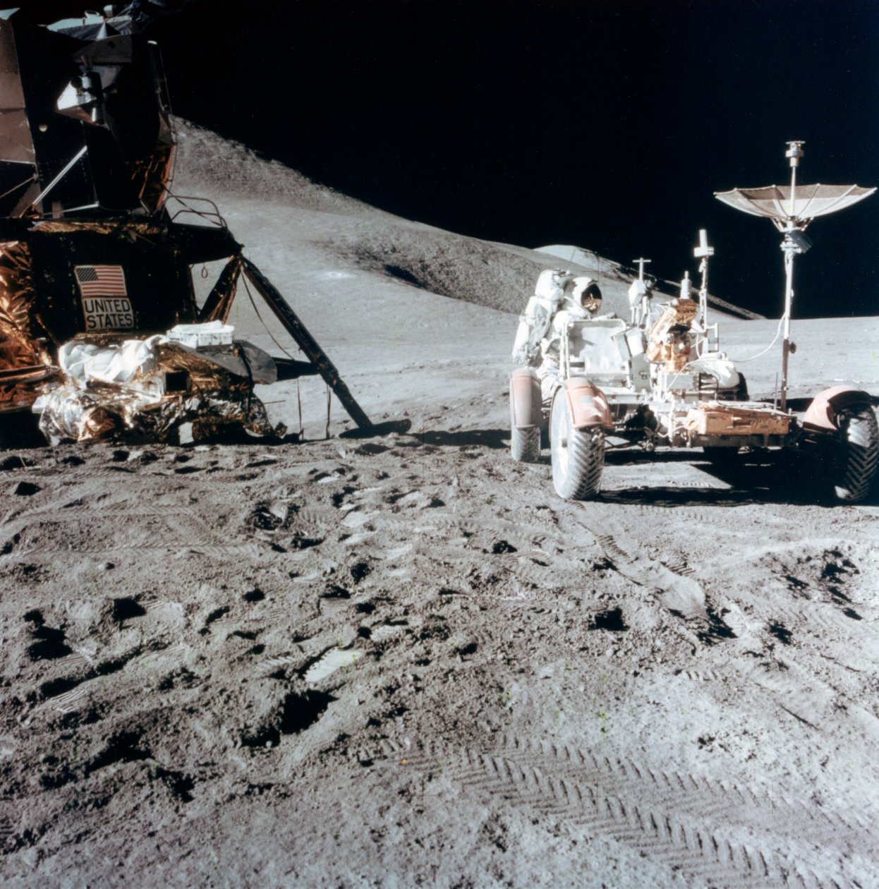 James Irwin 1930-1991 z Lunar Roving Vehicle podczas Apollo 15, 1971. autorstwa NASA Images