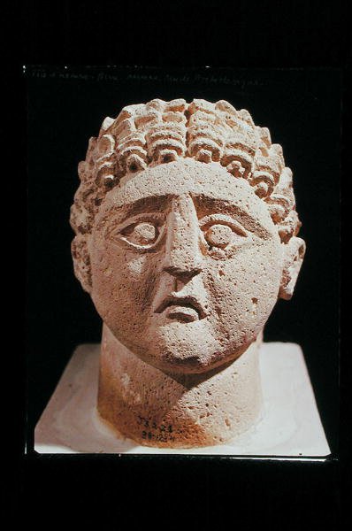 Głowa mężczyzny, z Khirbet et-Tannur (wapień) autorstwa Nabatean
