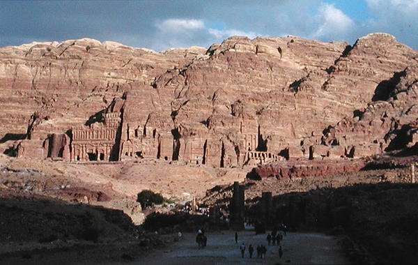 Widok rzeźbionych fasad autorstwa Nabatean