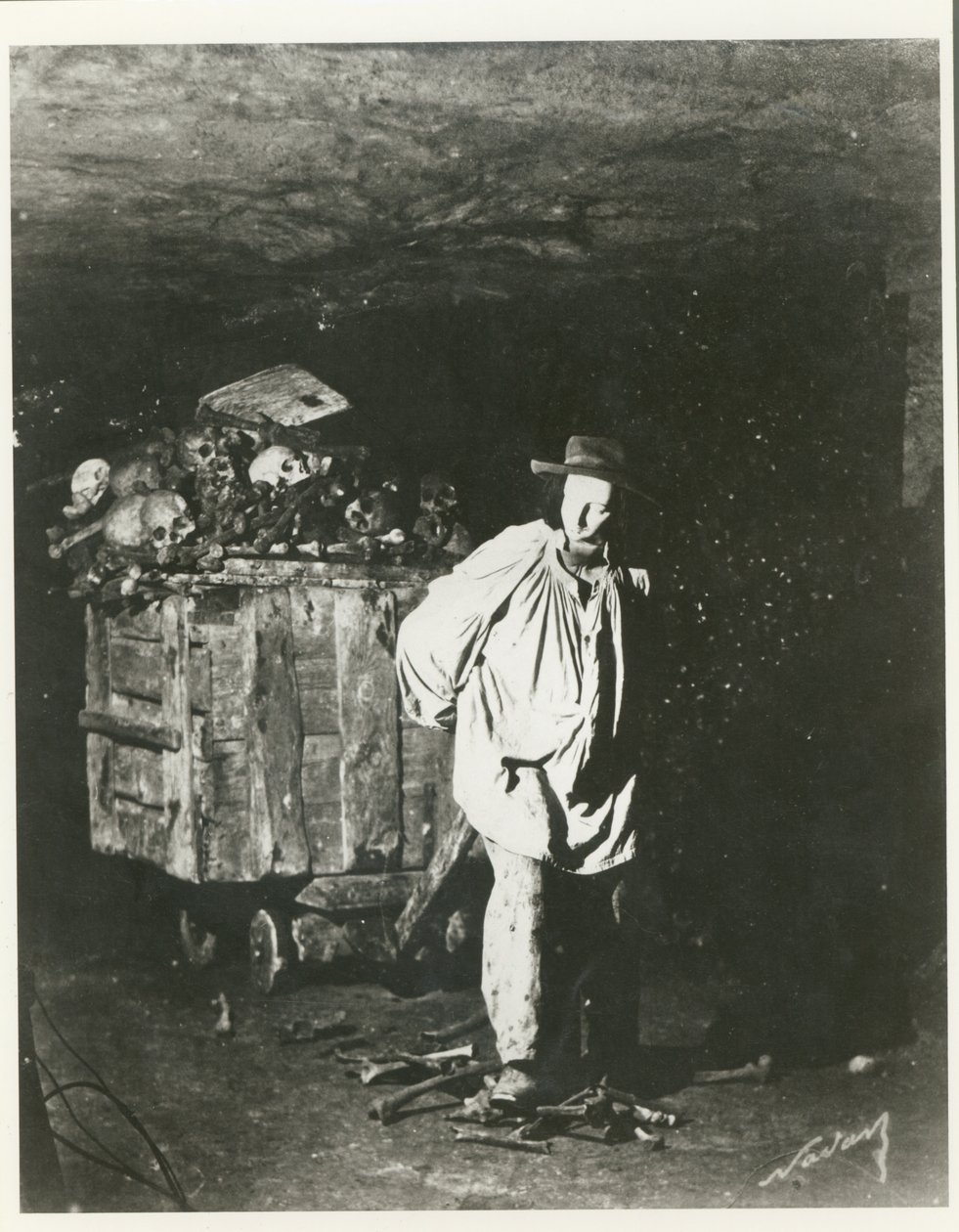 Wnętrze katakumb, Paryż, 1861 autorstwa Nadar