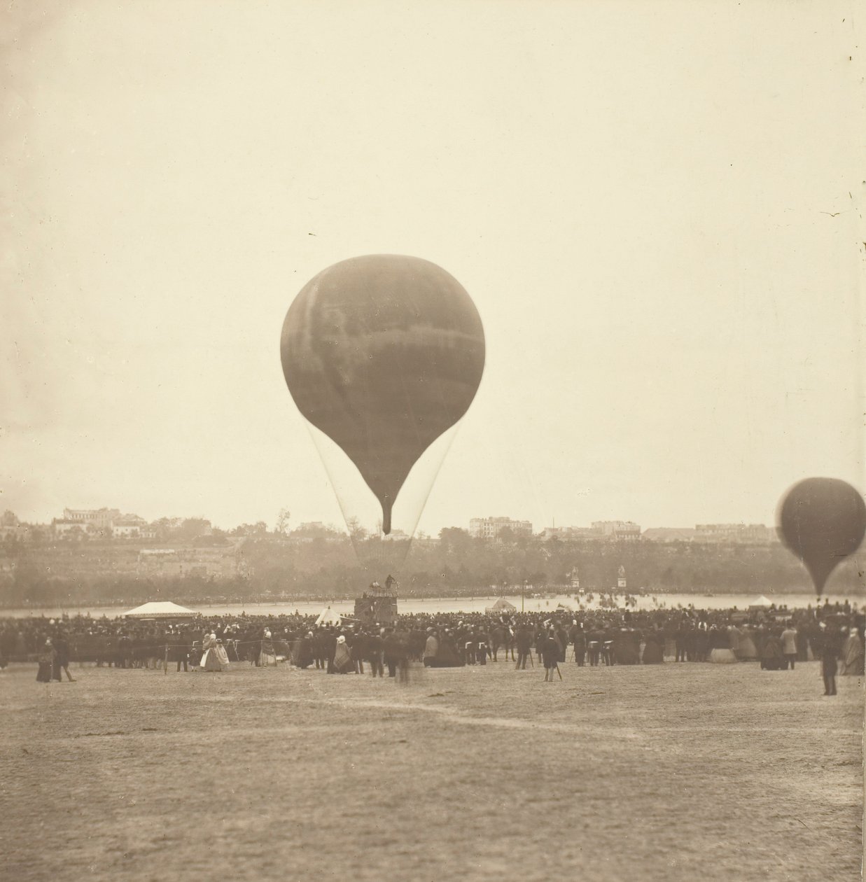 Le Geant, Champ de Mars, 18 października 1863, prawdopodobnie wydrukowany 188089. autorstwa Nadar