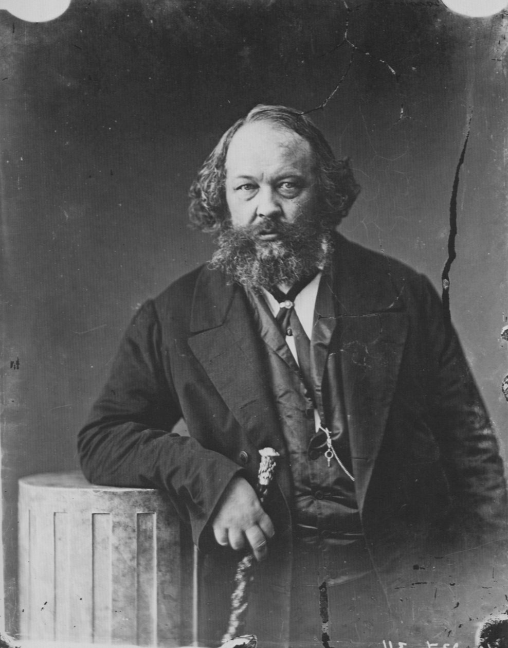 Michaił Bakunin, rosyjski rewolucjonista i teoretyk anarchizmu, ok. 1863 r. autorstwa Nadar