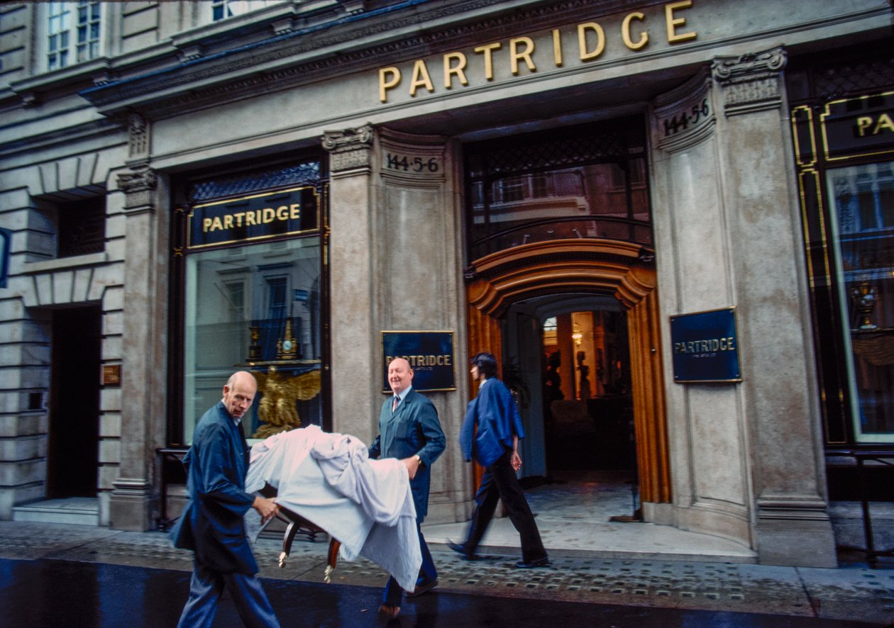 Witryna i okna wystawowe Partridge Antiques na Bond Street, Londyn, Wielka Brytania autorstwa Nathan Benn
