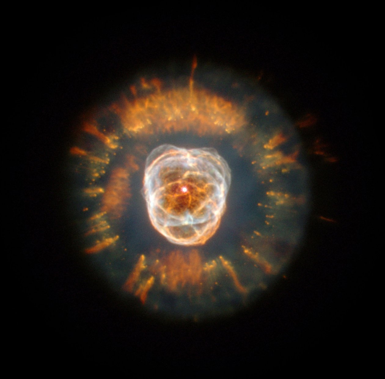 Mgławica Eskimos, mgławica planetarna, odkryta przez Williama Herschela w 1787 roku. W 2000 roku Teleskop Hubble