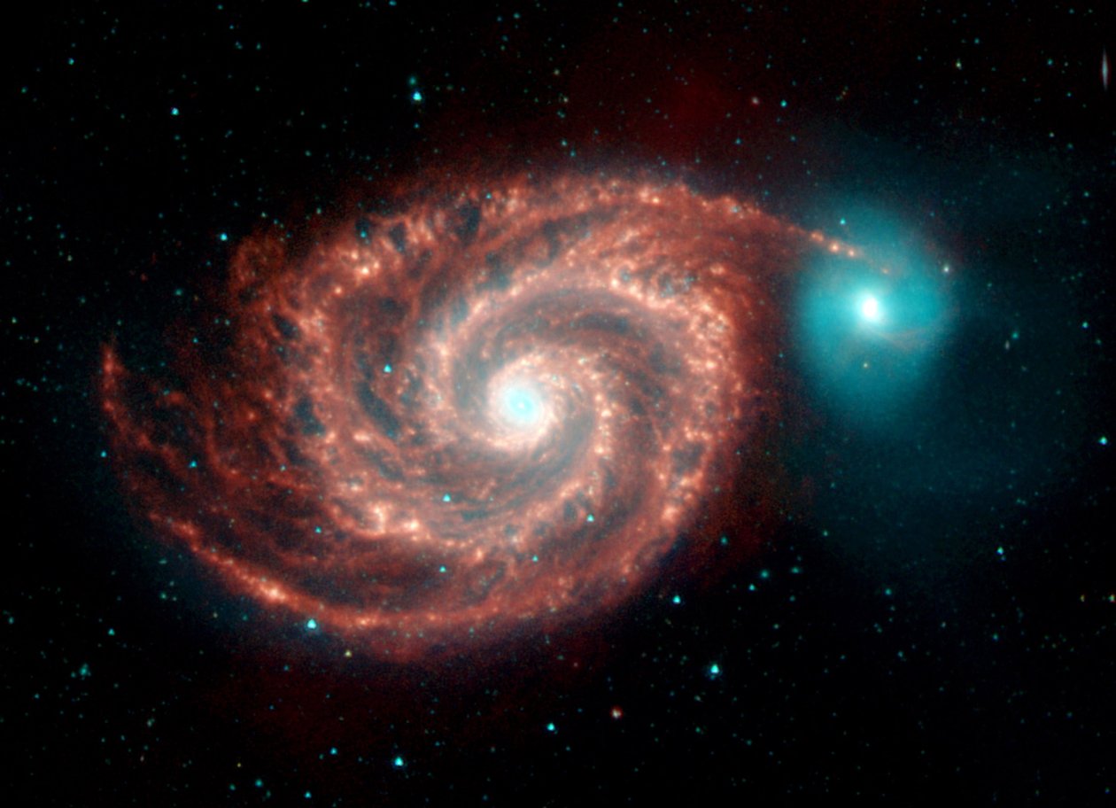 Zdjęcie Galaktyki Whirlpool w podczerwieni z Teleskopu Kosmicznego Spitzera. Dziwne struktury wypełniają luki pomiędzy bogatymi w pył ramionami spiralnymi i pokazują populacje pyłu, gazu i gwiazd w jasnej galaktyce spiralnej. Cr autorstwa National Aeronautics and Space Administration National Aeronautics and Space Administration