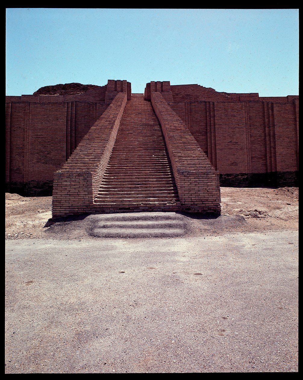 Widok klatki schodowej zrekonstruowanego zigguratu, 2050 pne autorstwa Neo Sumerian
