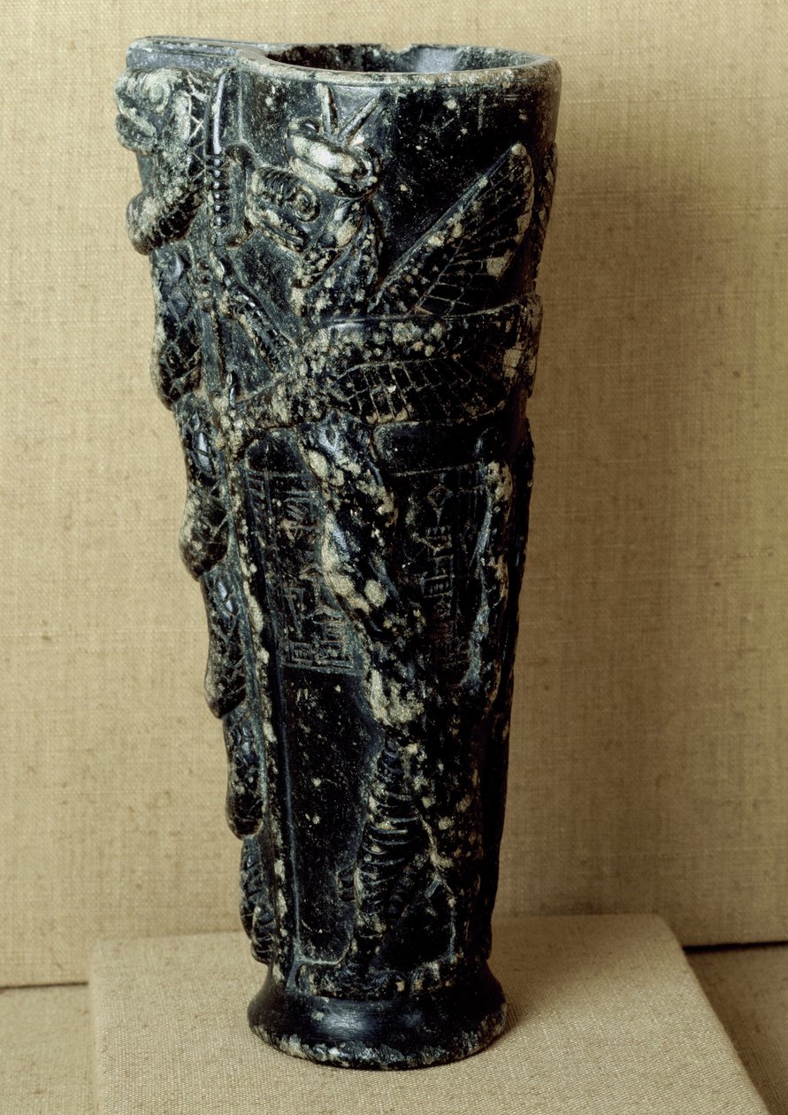 Cywilizacja sumeryjska: steatytowa waza do libacji księcia Gudei (2141-2122 p.n.e.). Jest ozdobiony smokami i wężami. Ciemny. 23 cm Paryż, Musee du Louvre autorstwa Neo Sumerian Neo Sumerian
