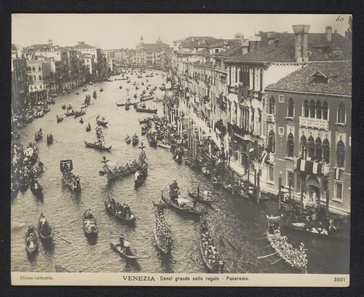 Gondole na Canale Grande w Wenecji Wenecja. Canal grande colle regate - Panorama (tytuł na obiekcie) autorstwa Neue Photographische Gesellschaft