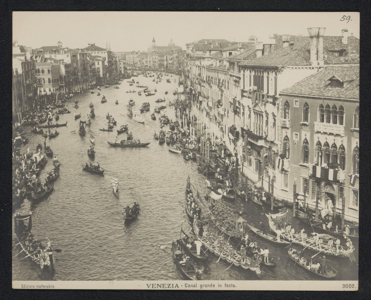 Gondole na Canale Grande w Wenecji Wenecja. Grand Canal w Festa (tytuł na obiekcie) autorstwa Neue Photographische Gesellschaft