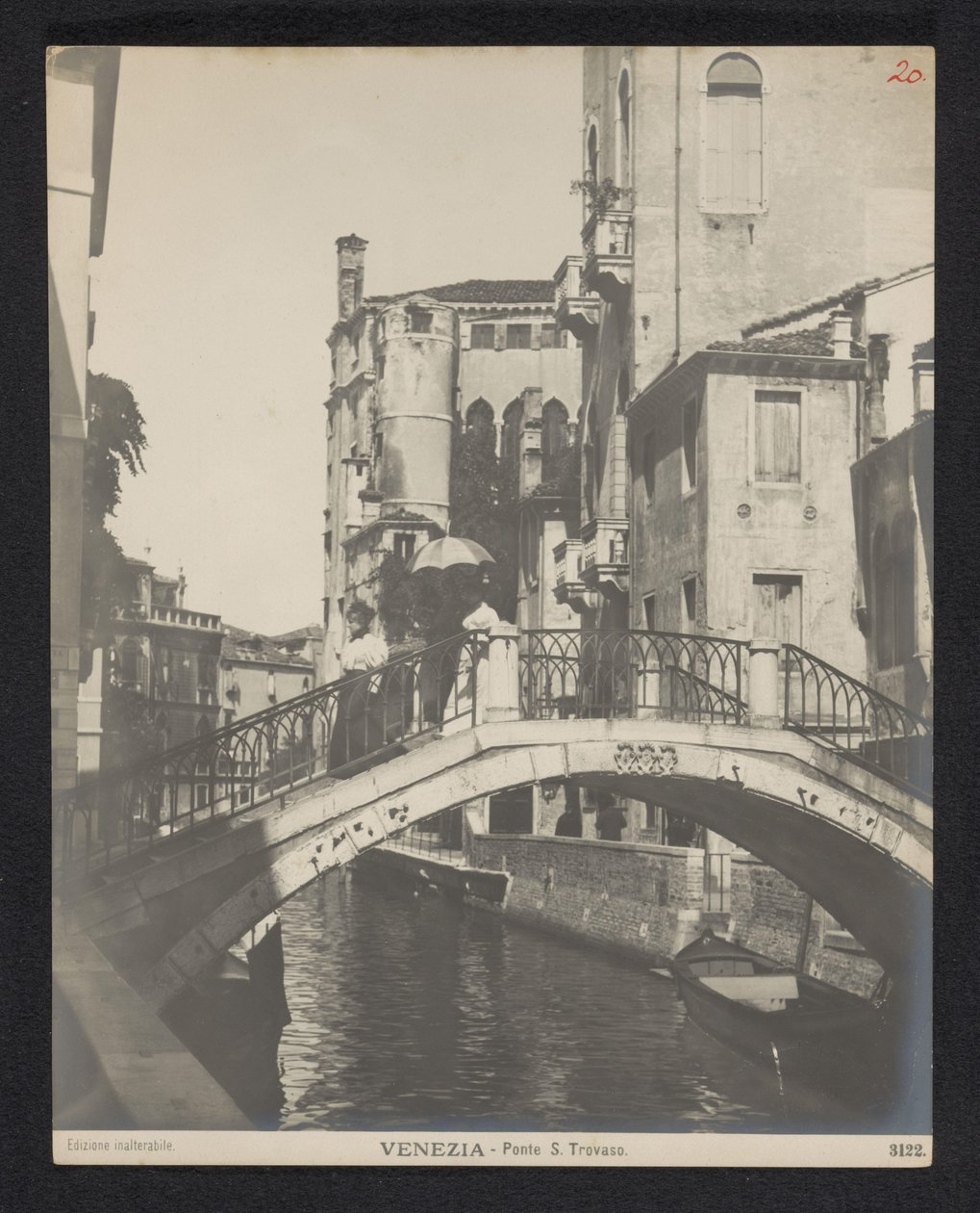 Ponte San Trovaso te Venetië Wenecja - Ponte S. Trovaso (tytuł na obiekcie) autorstwa Neue Photographische Gesellschaft