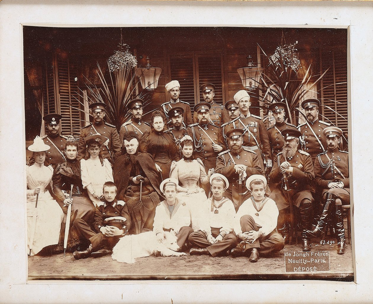 Romanowowie: Rodzina cesarza Aleksandra III , c. 1890. autorstwa Neuilly sur Seine . Photo studio