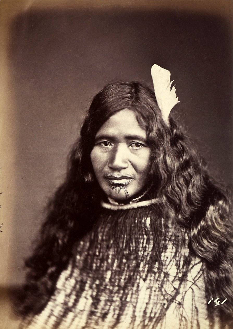 Portret Maorysa z wytatuowaną twarzą, ok. 1886-88 autorstwa New Zealand Photographer