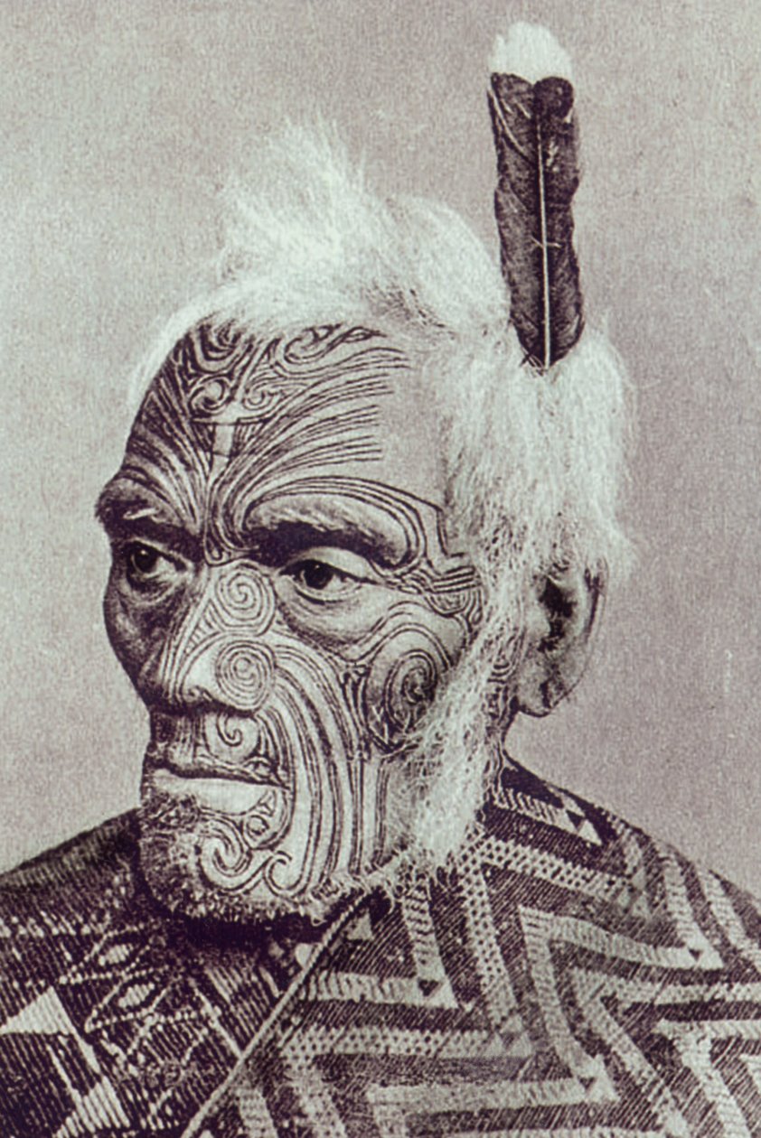 Maoryski wojownik z twarzą moko autorstwa New Zealander Photographer