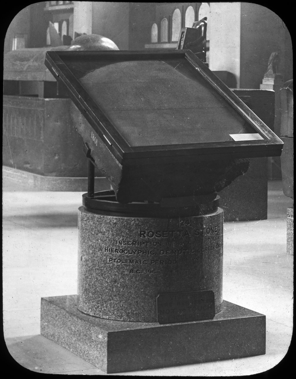 Kamień z Rosetty, British Museum, Londyn, ok. 1890 r. autorstwa Newton and Co