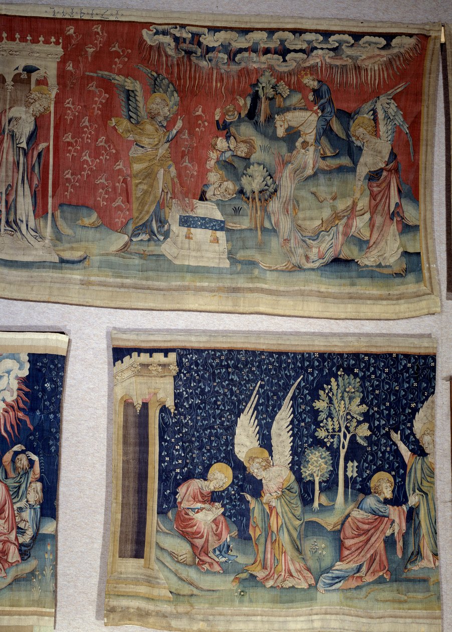 Powieszenie Objawienia (1373-1383), nr. 61: piąty anioł wylał swoją butelkę na tronie Bete, szósty pusty nad Eufratem. Poniżej rz. 70, towarzysz służby dyktuje św. Janowi i radzi mu, aby czcił Boga, a nie jego. Gobelin autorstwa Ni autorstwa Nicolas Bataille