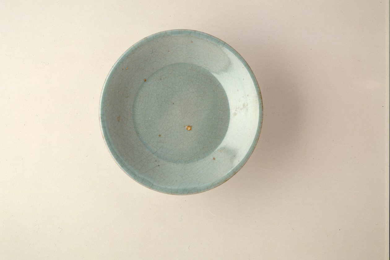 Rzadkie płytkie danie Ruyao (ceramiczne) (patrz także 466676) autorstwa Northern Song Dynasty Chinese School