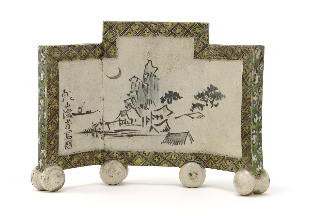 Parawan na biurko w stylu Kenzan z motywem górskiej kryjówki, parawan Inkstone (kenbyo), koniec XIX wieku (glina płowa, pigment żelazny, emalie pod przezroczystą glazurą ołowiową) autorstwa Ogata (style of) Kenzan