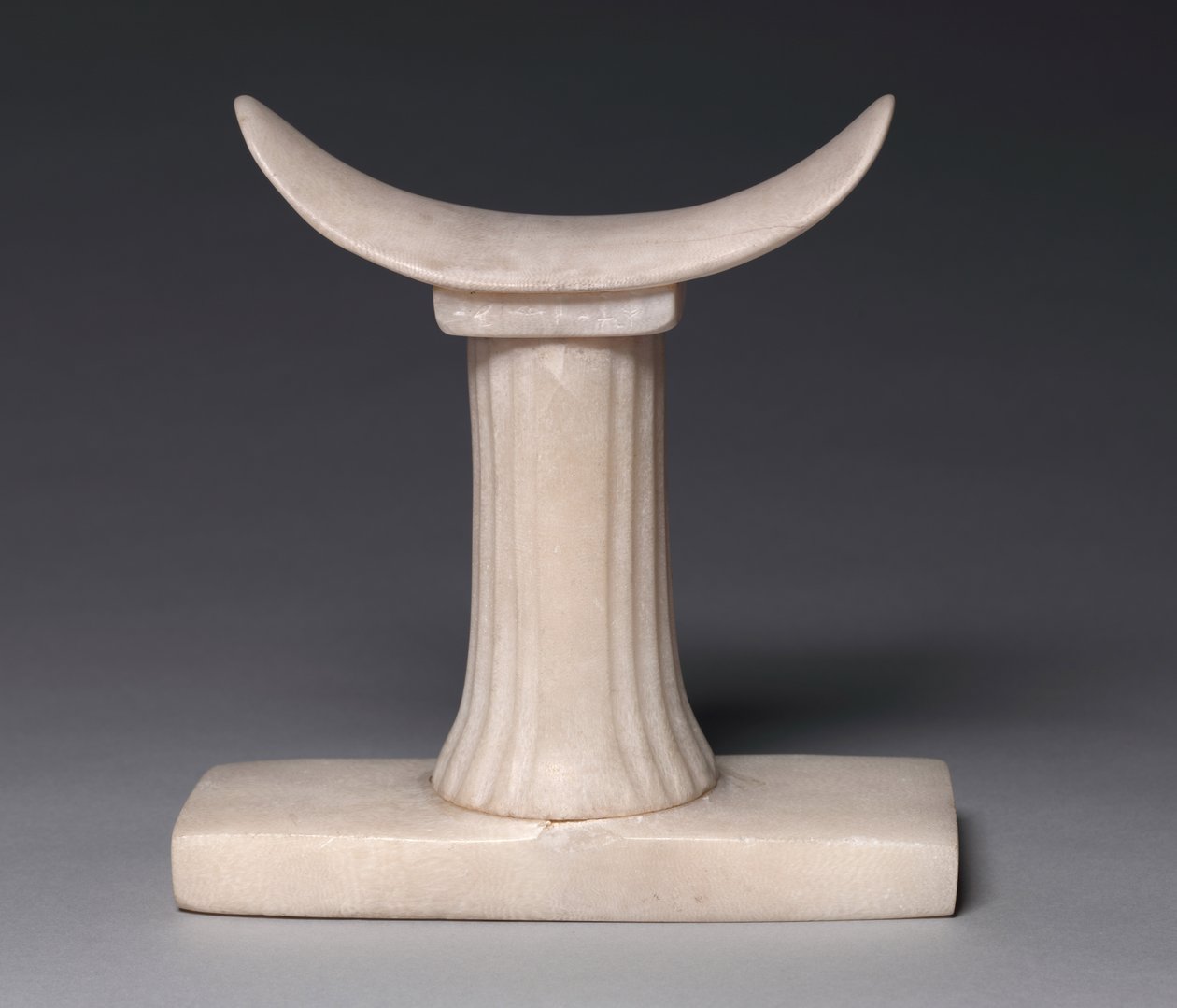 Zagłówek Irut, V lub VI dynastia, c.2454-2140 pne autorstwa Old Kingdom Egyptian