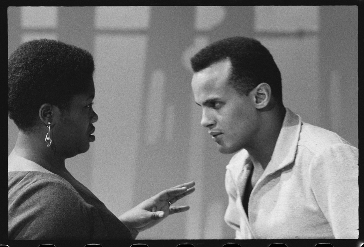 Harry Belafonte z Odettą na planie programu telewizyjnego autorstwa Orlando Suero