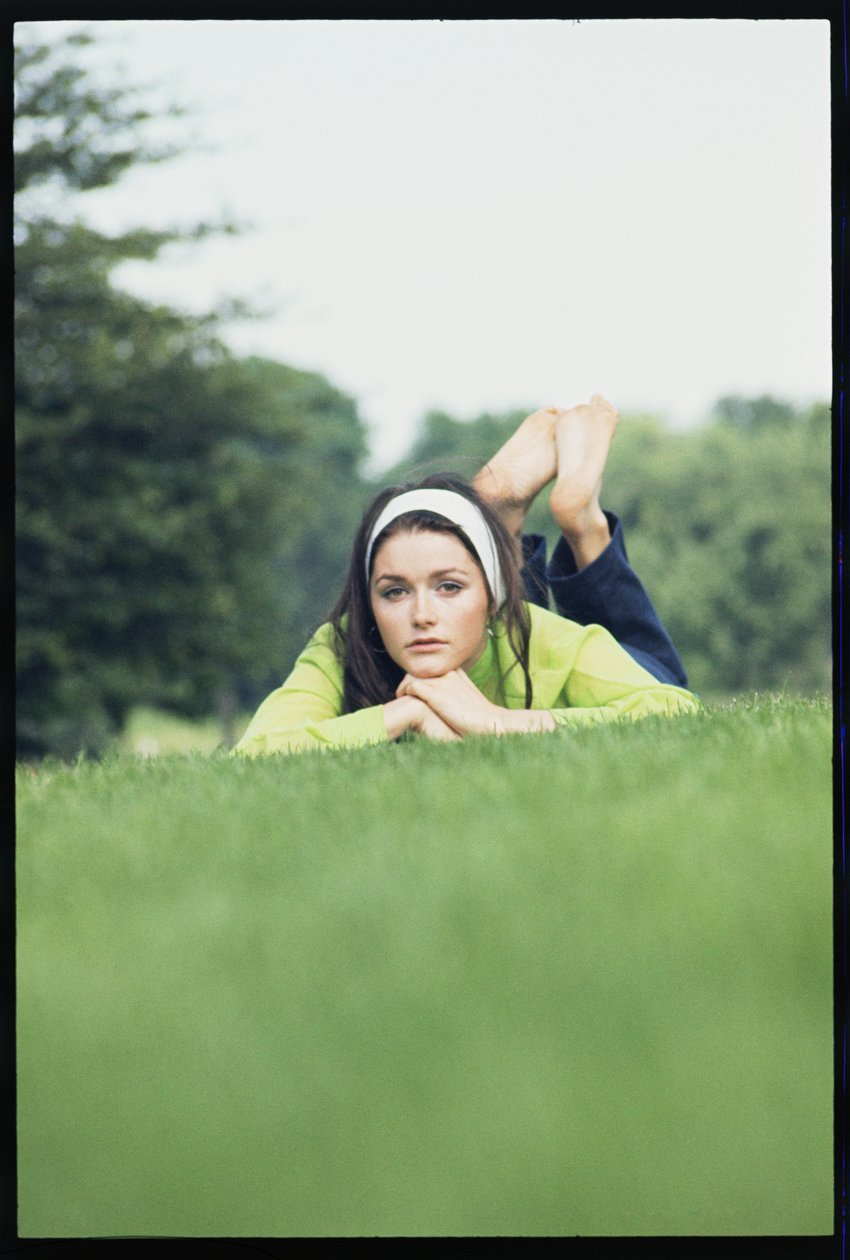 Margot Kidder na trawie autorstwa Orlando Suero