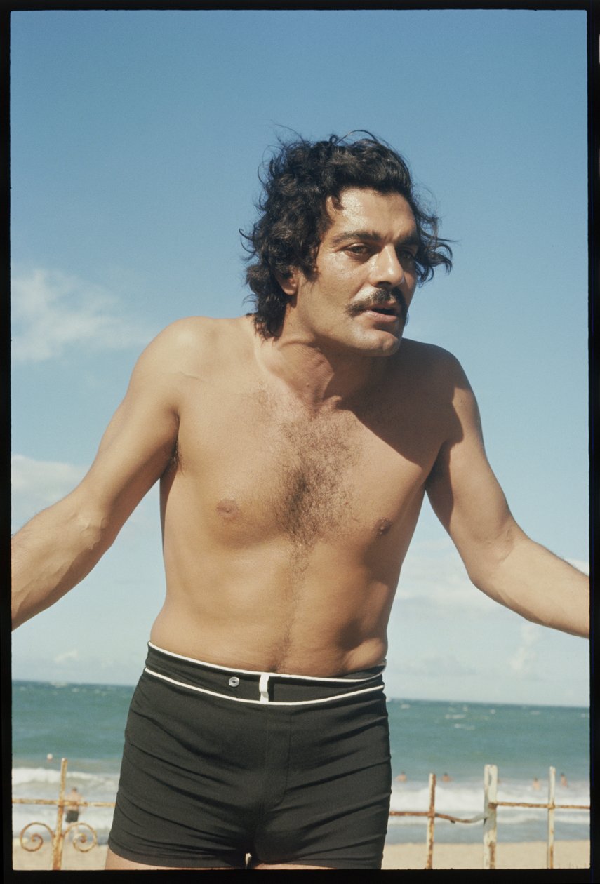 Omar Sharif na plaży autorstwa Orlando Suero