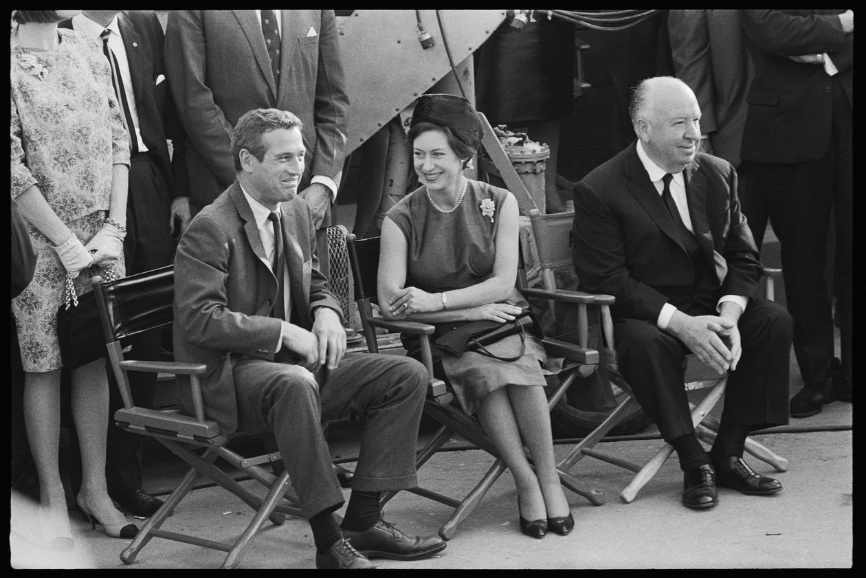 Paul Newman, księżniczka Margaret i Alfred Hitchcock na planie „Rozdartej kurtyny” autorstwa Orlando Suero