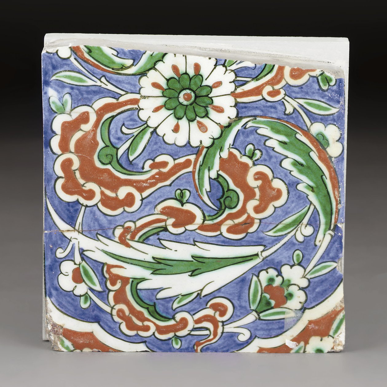 Częściowa płytka ceramiczna Iznik, Turcja osmańska, koniec XVI wieku autorstwa Ottoman School